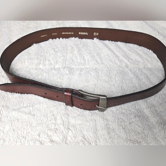 Men's Fossil Genuine Leather Belt, Size 40 - Picture 1 of 3